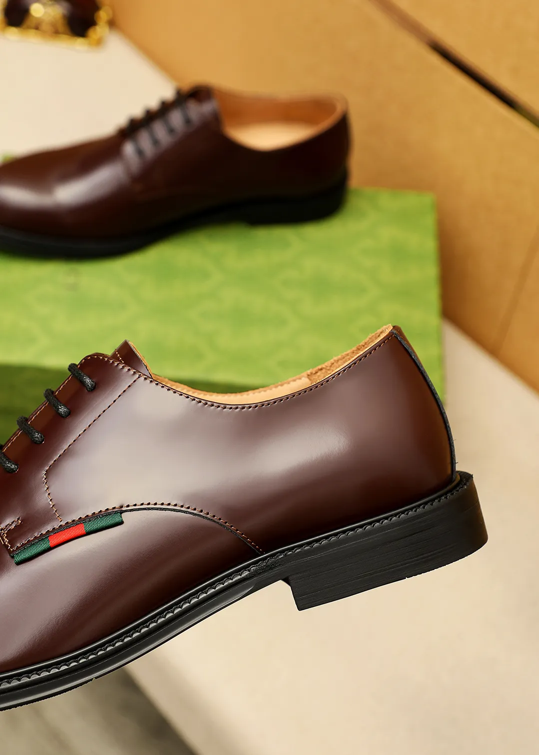 Men's shoes 💰520 💐 Product trademark: GUCCI "Gucci" business leather shoes Regular size: 38-44 (45.46🉑️customized) Product materials: Selected imported first-layer calfskin upper, imported water-dyed cowhide leather lining. Strong three-dimensional visual effect, original outsole Color: 4⃣️colors available